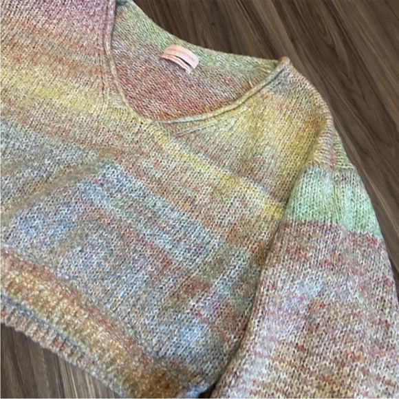 Crop-top Multicolor V-Neck Women's Sweater - Picture 3 of 3